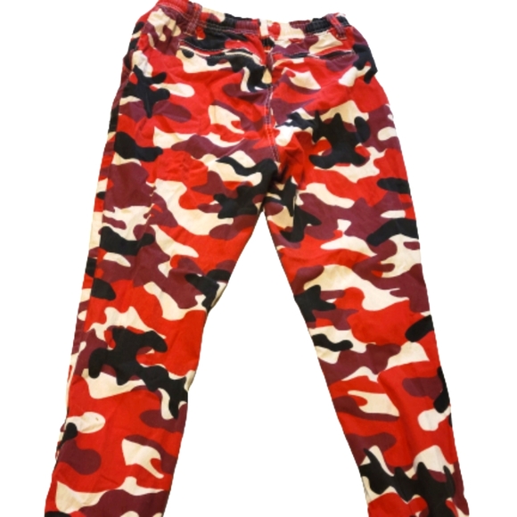 Kreamy Red camouflage pants. 4 pockets. Drawstring waist. Gathered ankles. - Picture 3 of 5
